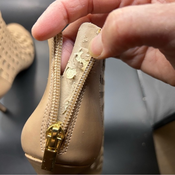 Charles David Beige Caged Open Toe Booties Size 7 Women’s; heel approx 3.5”. - Picture 8 of 10